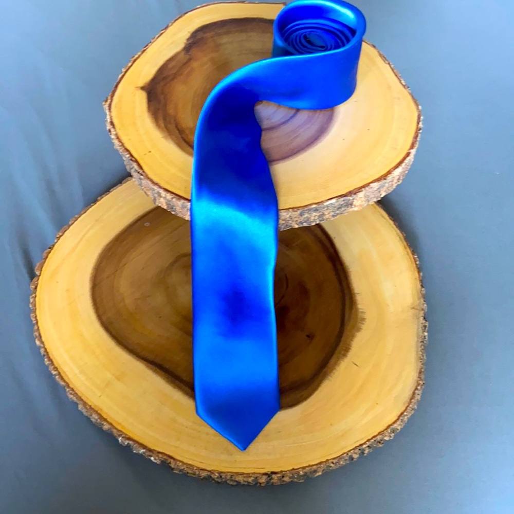APT. 9 BLUE NECK TIE